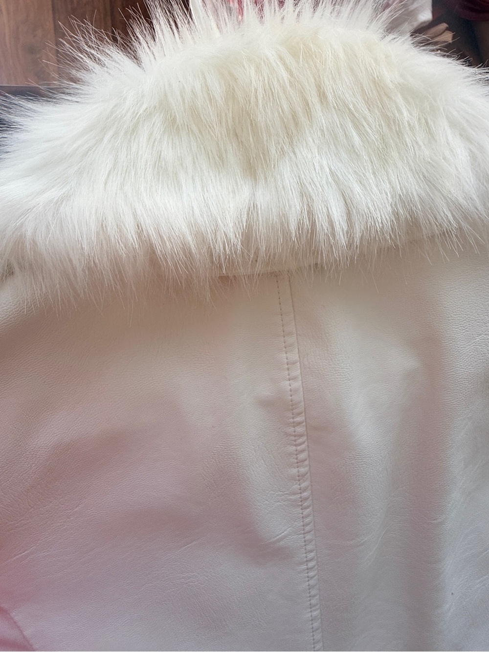 Baccini White Faux
Leather coat w/faux fur
removable collar moto style
EUC Lg - Picture 8 of 12